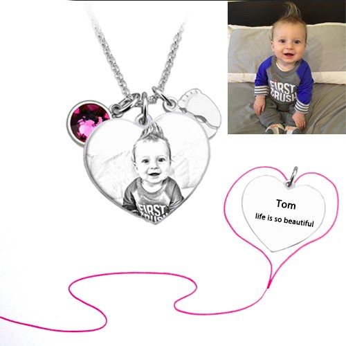 Collar con Foto en Forma de Corazón con Pies de Bebé