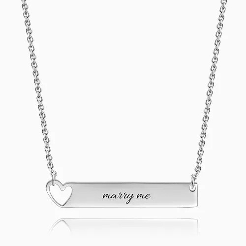 Collar con barra de corazón con grabado