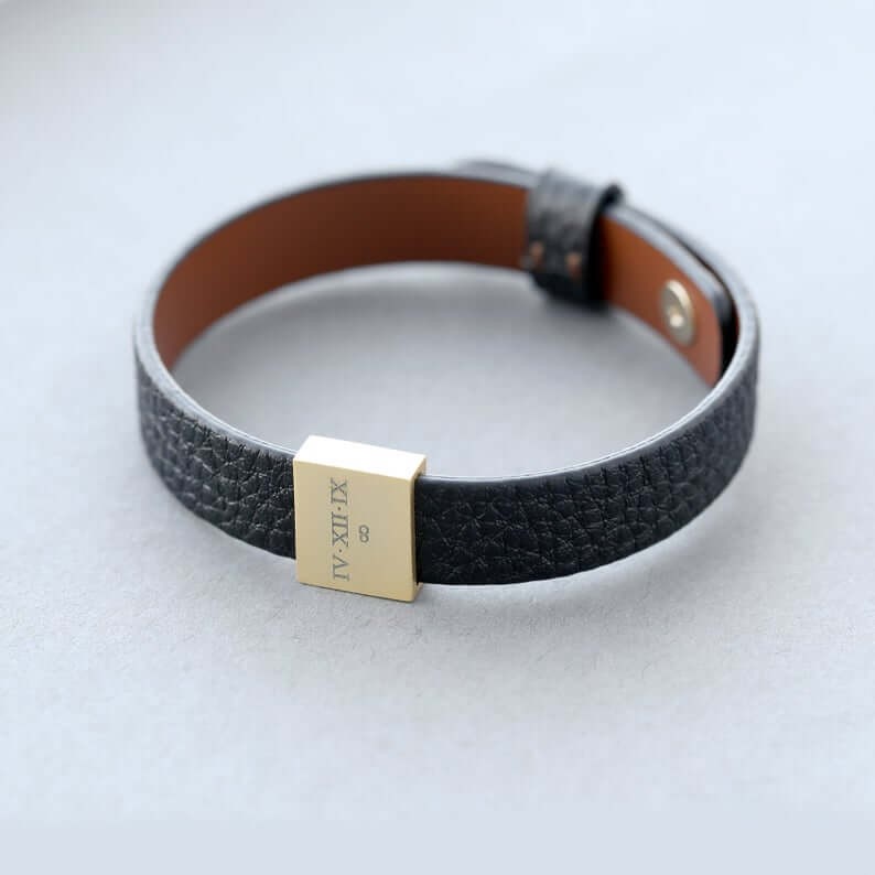 Pulsera de cuero personalizada para hombre.
