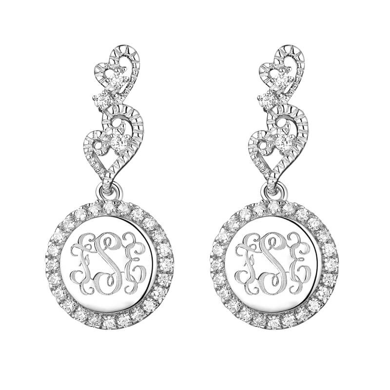 Pendientes de plata con monograma circular de encaje grabado