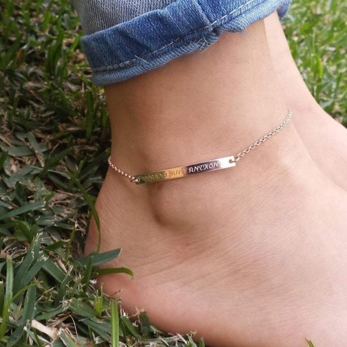 Tobillera personalizada con barra grabada ajustable