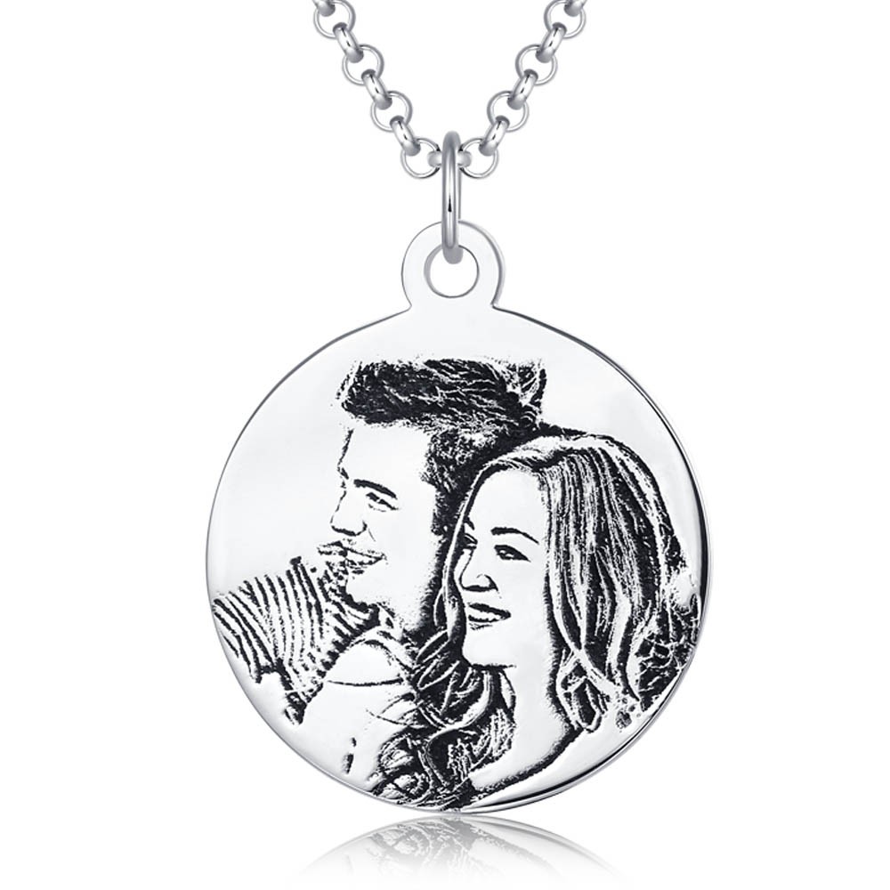Personalice el collar redondo con etiqueta con foto grabada para mujer
