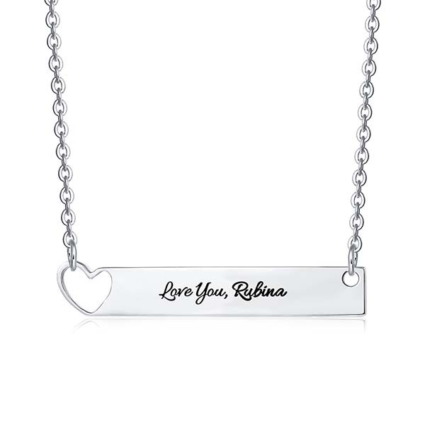 Collar con barra de corazón con grabado