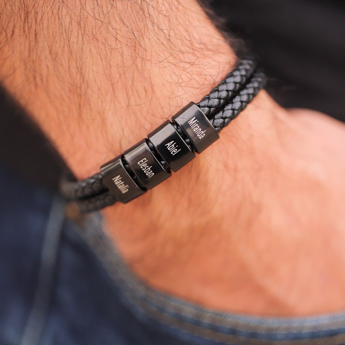 Pulsera de cuentas de cuero con grabado personalizado con 1-10 nombres de familia, regalo para papá