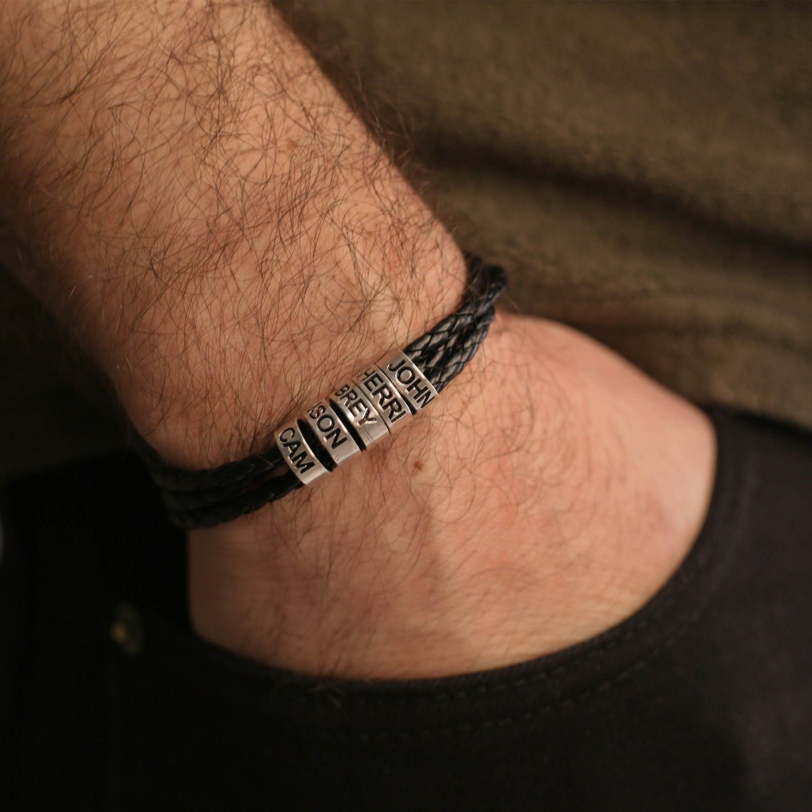Pulsera de cuentas de cuero con grabado personalizado con 1-10 nombres de familia, regalo para papá