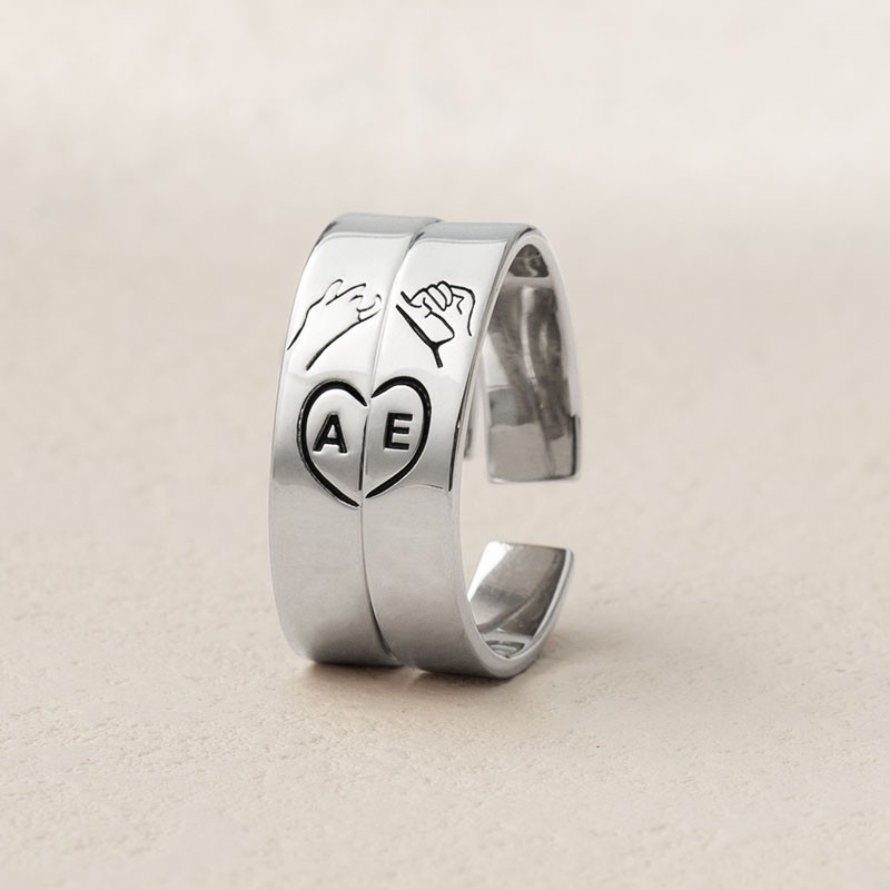 Juego de anillos para parejas con inicial apilable de corazón Pinky Swear personalizado