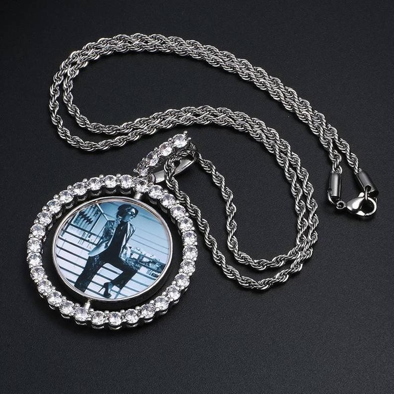 Collar con colgante de foto de medallón giratorio de doble cara personalizado para tu amor