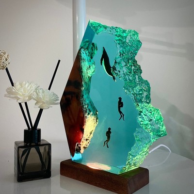 Luz nocturna de resina epoxi oceánica, luz nocturna jorobada y pareja de buceadores