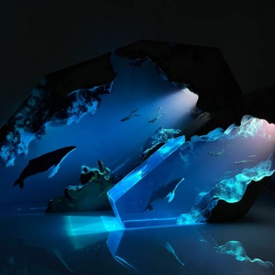 Ballena jorobada pareja buzo resina noche luz azul océano miniatura