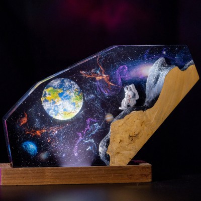 Lámpara de arte de madera de resina de astronauta, luz nocturna de resina interestelar
