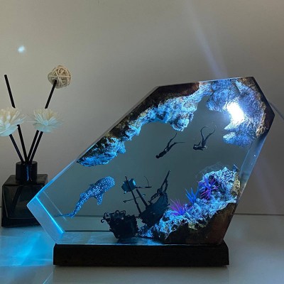 MEJOR VENDIDO❗❗(60% DE DESCUENTO)Luz nocturna de resina de tiburón ballena y pareja de buzos
