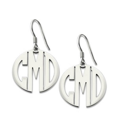 Aretes con inicial con monograma circular en plata de ley