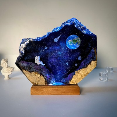 Lámpara de arte de madera de resina de astronauta, luz nocturna de resina interestelar