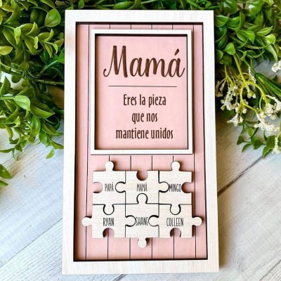 Mamá, eres la pieza que nos mantiene unidos | Placa de madera personalizada con 1-20 piezas de puzzle | Regalo para el Día de la Madre