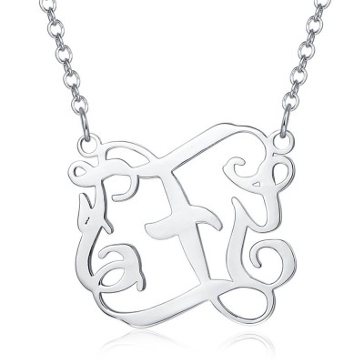 Collar con monograma