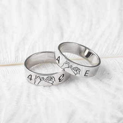 Juego de anillos para parejas con inicial apilable de corazón Pinky Swear personalizado
