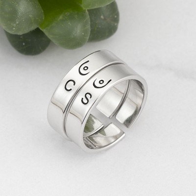 Juego de anillos para parejas con inicial apilable de corazón Pinky Swear personalizado