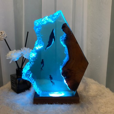 Luz nocturna de resina epoxi oceánica, luz nocturna jorobada y pareja de buceadores