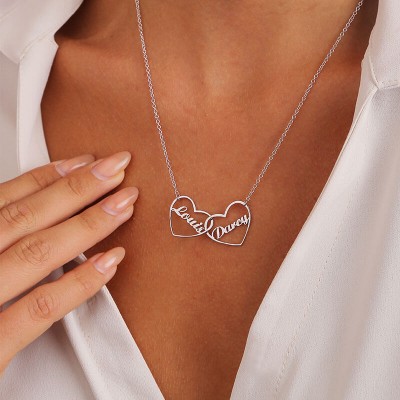 Collar con nombre de doble corazón