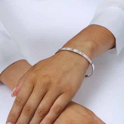 Pulsera abierta grabada tus palabras