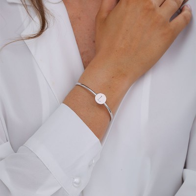 Pulsera Grabable Abierta con Inicial