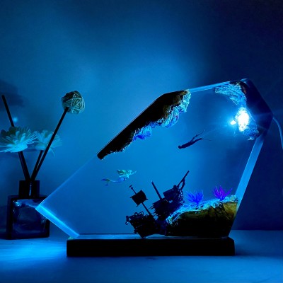 Luz nocturna de resina de sirena La Sirenita y el ser humano