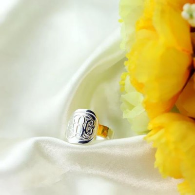Anillo con monograma grabado personalizado de plata esterlina S925
