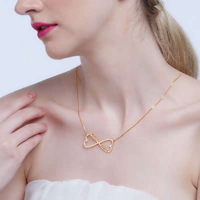 Collar con nombre infinito