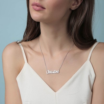 Collar personalizado de plata con nombre clásico para ella