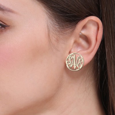 Pendientes de botón con monograma circular personalizados en plata de ley