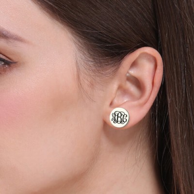 Aretes con monograma con disco grabado en plata de ley