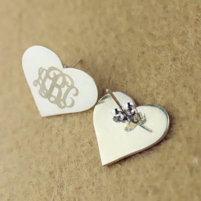 Pendientes de botón con monograma de corazón en plata de ley