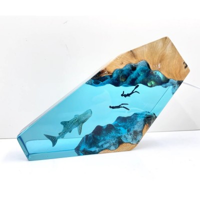 Tiburón ballena y pareja de buzos, resina, noche, azul claro, océano, miniatura