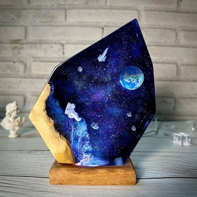 Lámpara de arte de madera de resina de astronauta, luz nocturna de resina interestelar