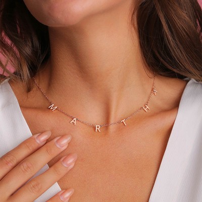 Collar con nombre personalizado de 1-10 iniciales chapado en oro rosa de 18 quilates para ella