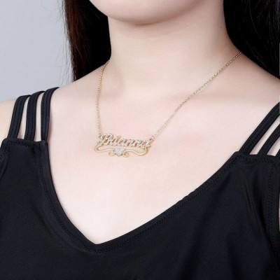 Collar personalizado con nombre brillante con decoración de corazón