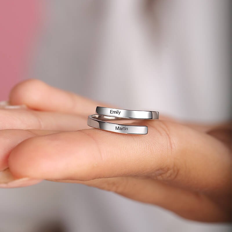 Anillos de compromiso grabados con nombres best sale